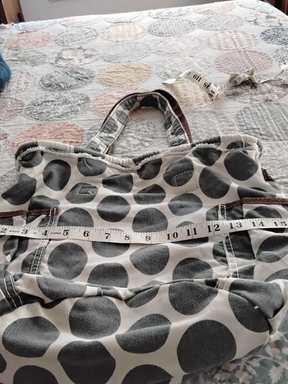 Thirty One canvas tote white with gray circles sz. Med.